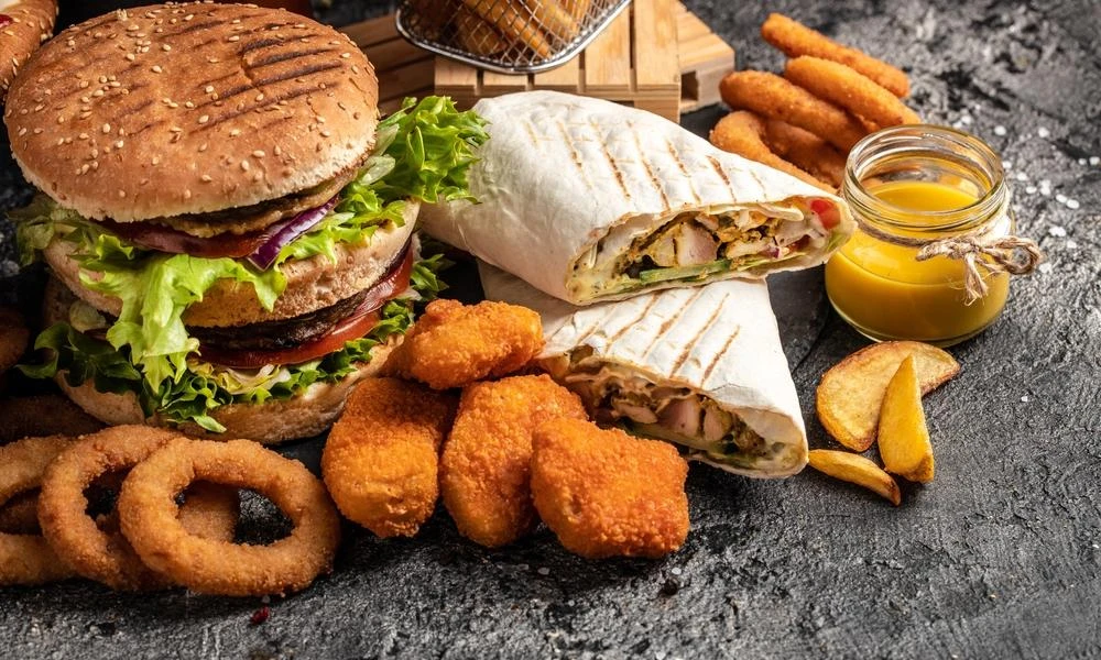 Πώς fast food και παχυσαρκία μπορεί να επηρεάζουν τον εγκέφαλο